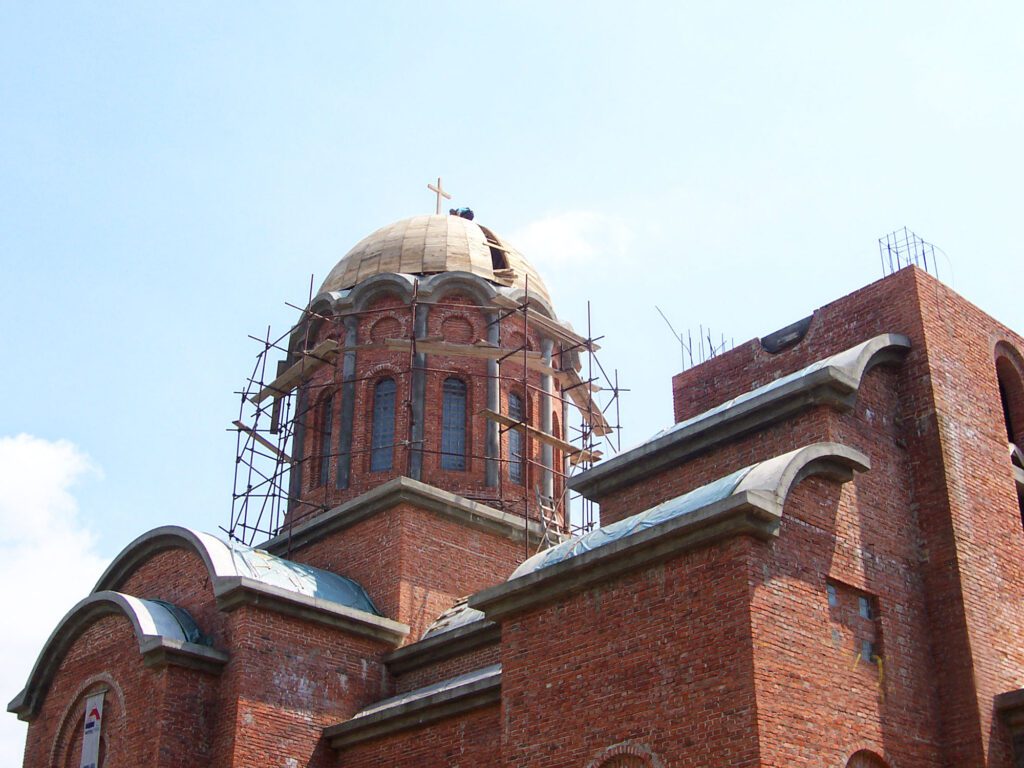 ukovi i remenati na crkvi u srpcu